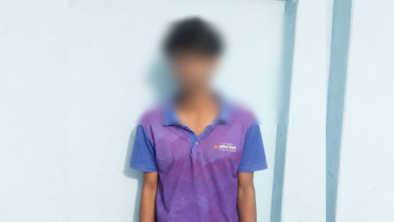 রাজশাহীতে চেকপোস্টে পুলিশকে চাপা দেওয়ার চেষ্টা, কিশোর গ্রেপ্তার