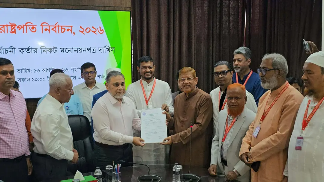 রাষ্ট্রপতি নির্বাচন: অলি আহমদের মনোনয়নপত্র ইসিতে জমা