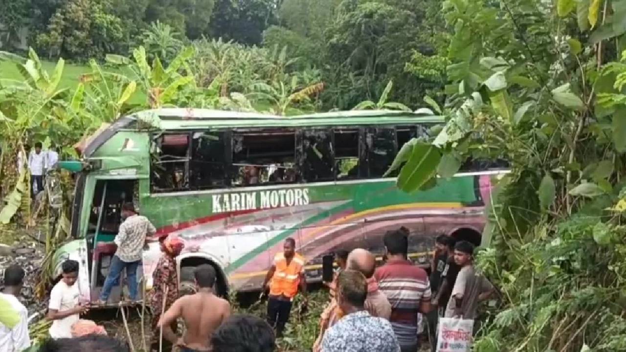 গোপালগঞ্জে বাস খাদে পড়ে নিহত ৩