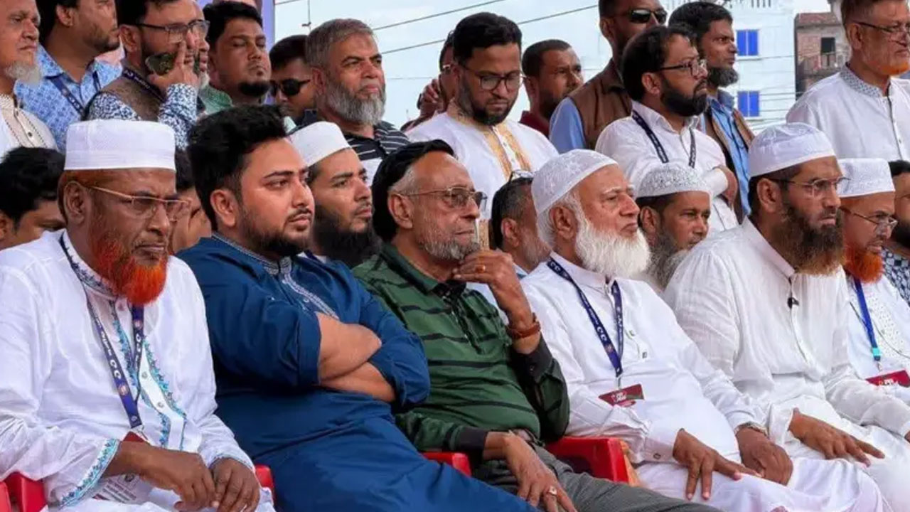 লংমার্চে ফেনীর জনসভায় ১১ দলীয় ঐক্যের নেতাদের দেখা যাচ্ছে। ছবি: ভিডিও থেকে নেওয়া