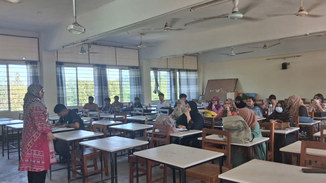 চুয়েটে ৩৬ দিন পর ক্লাসে ফিরলেন শিক্ষার্থীরা