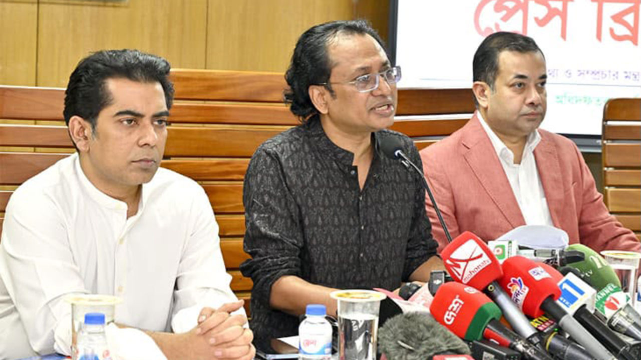 ব্যাটারিচালিত রিকশার জন্য দ্রুতই নীতিমালা হবে: তথ্য উপদেষ্টা