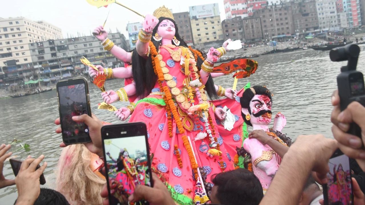 বিসর্জনের মধ্য দিয়ে শেষ হয়েছে শারদীয় দুর্গোৎসব