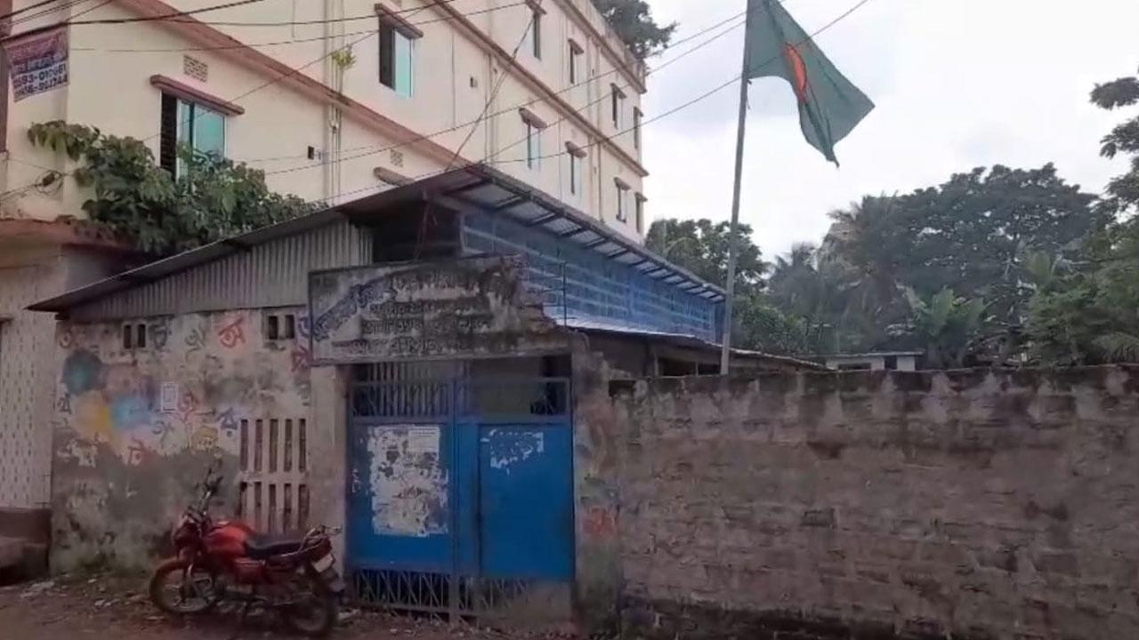 বরিশালের ৬ জেলায় ঝুঁকিপূর্ণ ৮৭৩ স্কুলভবন, দুর্ঘটনার শঙ্কায় শিশুরা