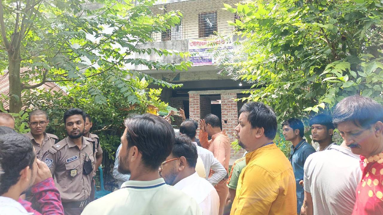 আসামি ধরা, স্বীকারোক্তি নেওয়া, লুট করা স্বর্ণালংকার উদ্ধার, আদালতে জবানবন্দি নেওয়া–এতগুলো কাজ হয়ে গেল চোখের পলকেই মাত্র ২৪ ঘণ্টারও কম সময়ে। ছবি: চরচা