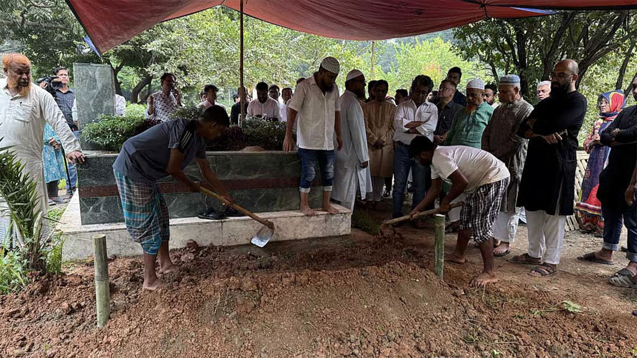 বুদ্ধিজীবী কবরস্থানে সমাহিত হলেন তৌফিক ইমরোজ খালিদী