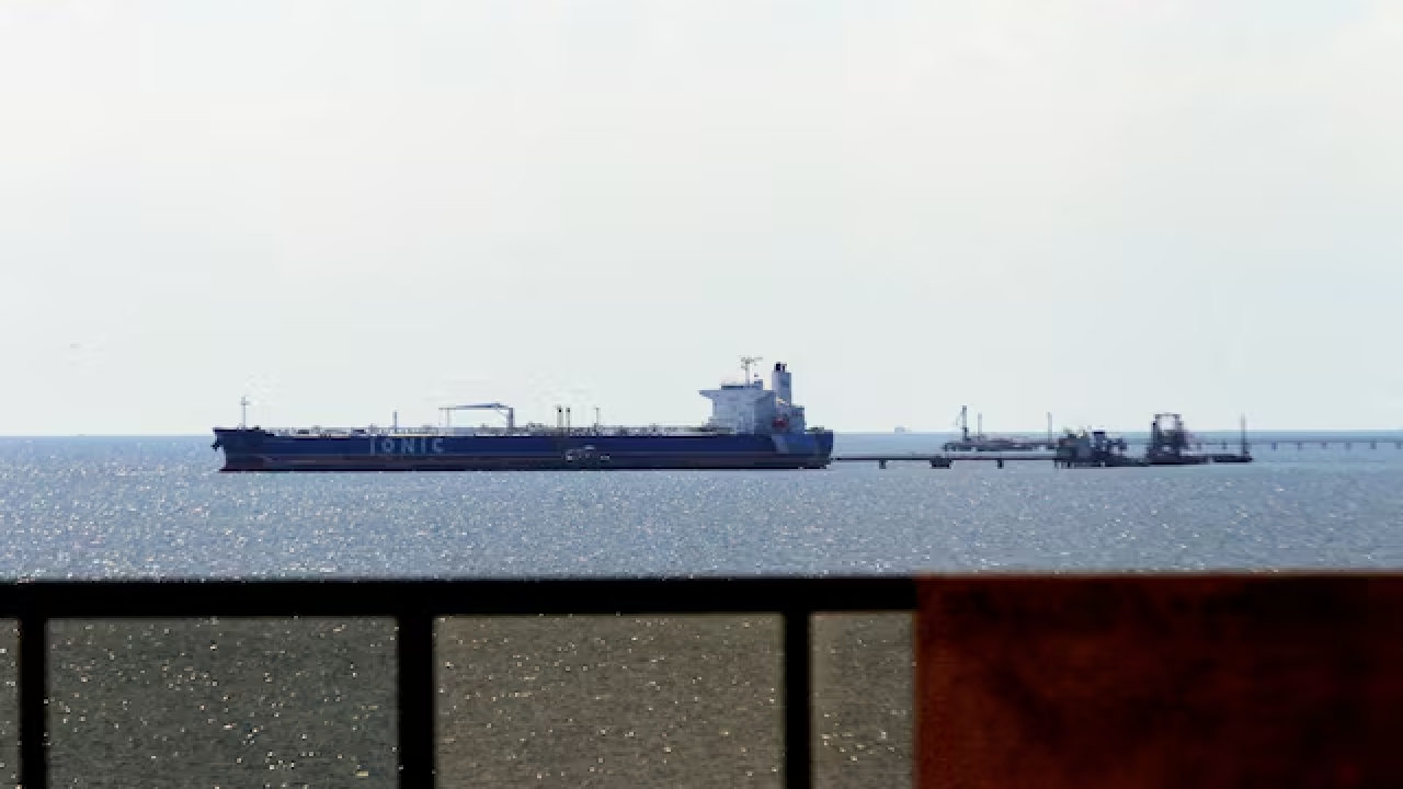 ভেনেজুয়েলার উপকূলে ফের তেলের ট্যাংকার জব্দ করল যুক্তরাষ্ট্র