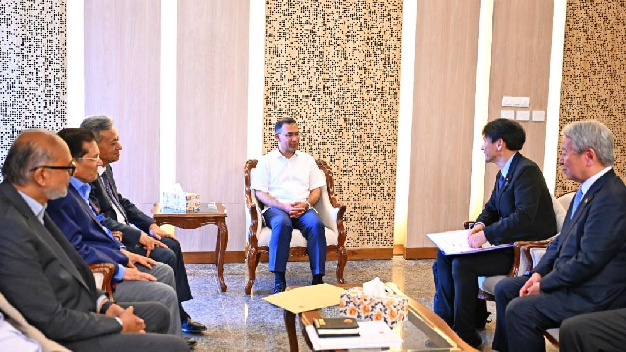 প্রধানমন্ত্রীর সঙ্গে জাপানি প্রতিনিধি দলের সৌজন্য সাক্ষাৎ