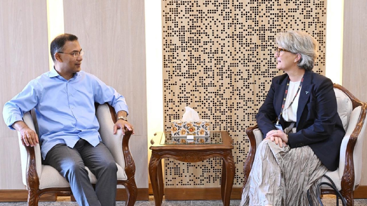 প্রধানমন্ত্রীর সঙ্গে টেলিনর সিইও’র সাক্ষাৎ