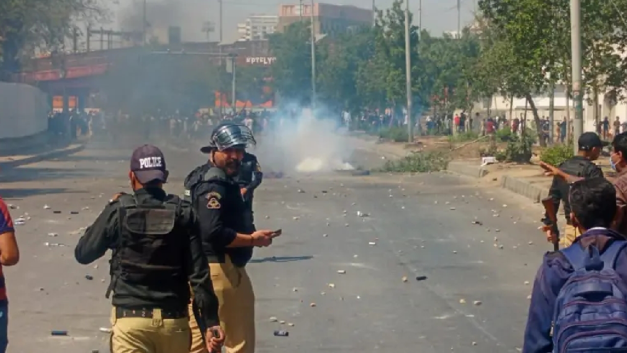 খামেনি হত্যার ঘটনায় পাকিস্তানে মার্কিন কনস্যুলেটে বিক্ষোভ, সংঘর্ষে নিহত ৯