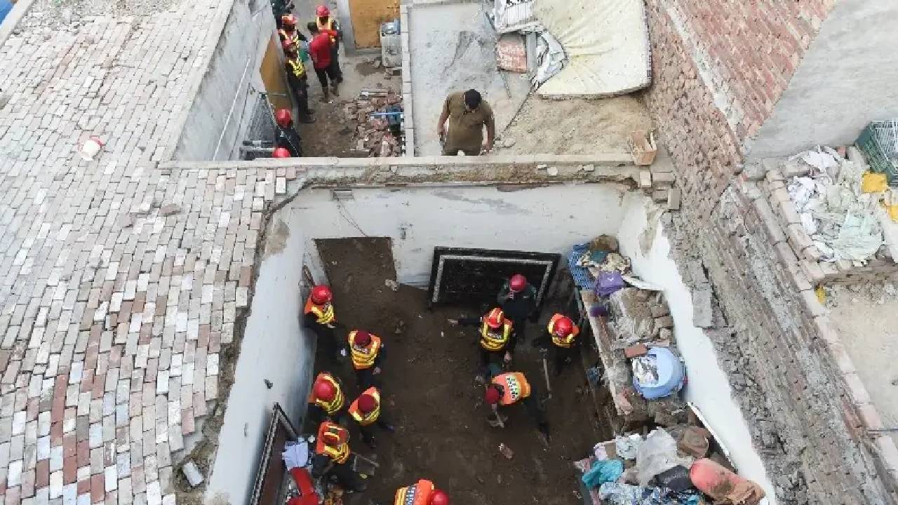 পাকিস্তানে কোচিং সেন্টারের ছাদ ধসে ১৪ শিশুর মৃত্যু