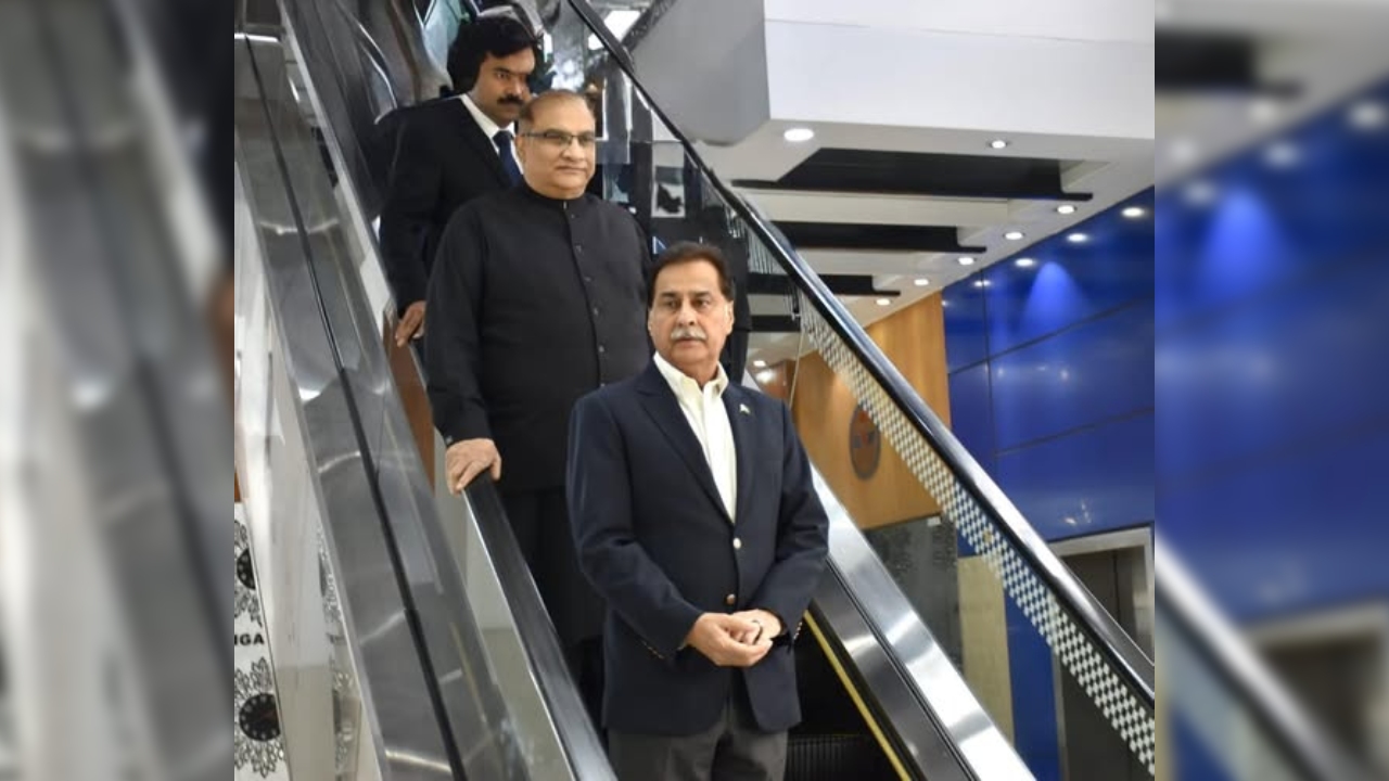 খালেদা জিয়ার জানাজায় অংশ নিতে ঢাকায় পৌঁছেছেন পাকিস্তানের স্পিকার