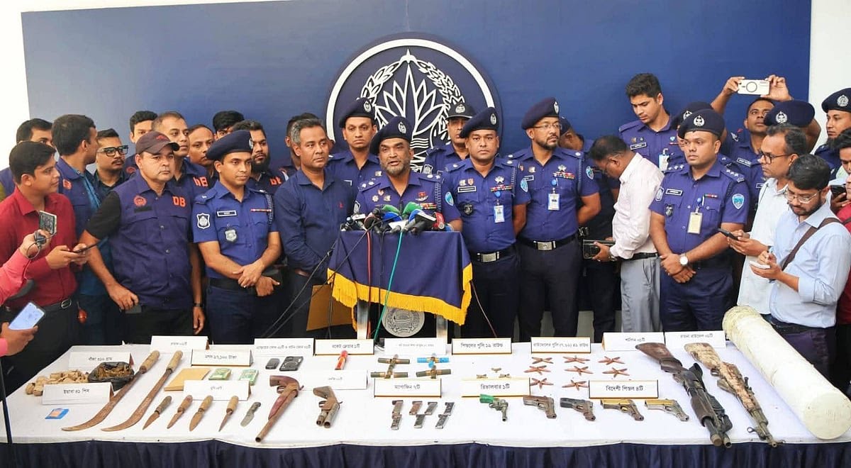 পুলিশের লুট হওয়া অস্ত্র উদ্ধারে তবে কপালই ভরসা!