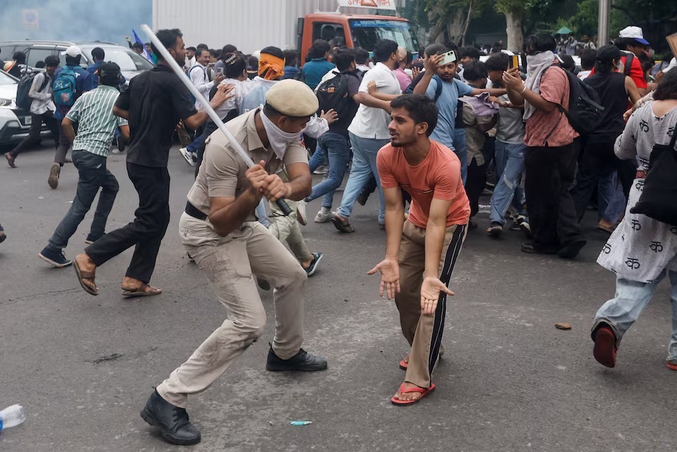 পার্লামেন্ট অভিমুখে আর মিছিল করবে না ককরোচ পার্টি, কেন?