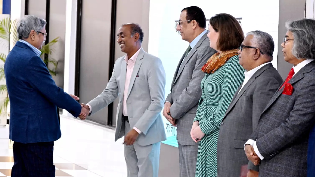 চিকিৎসা শেষে দেশে ফিরেছেন রাষ্ট্রপতি