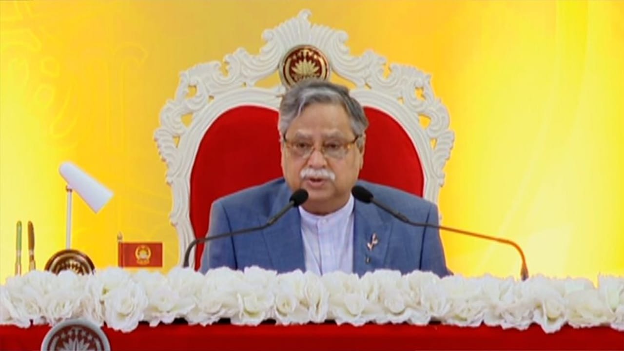 প্রযুক্তিনির্ভর ও চতুর্মাত্রিক সশস্ত্র বাহিনী গঠনে সরকার অঙ্গীকারবদ্ধ: রাষ্ট্রপতি সাহাবুদ্দিন