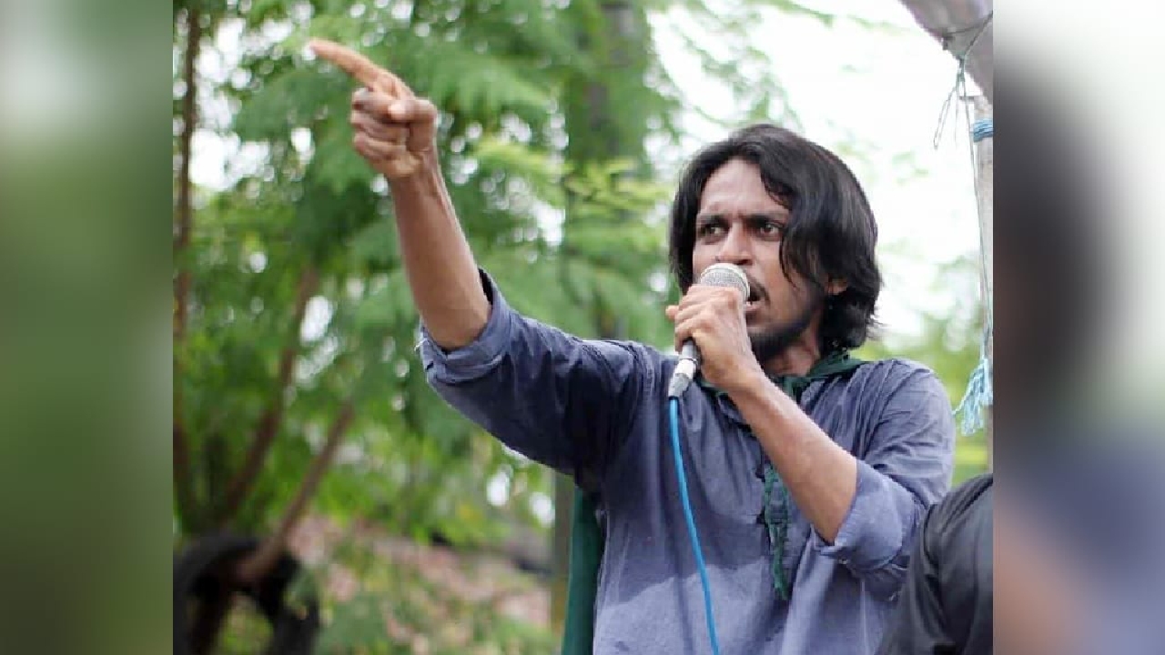 আওয়ামী লীগপন্থী শিক্ষক-কর্মকর্তাদের কলার ধরে টেনে বেঁধে রাখা হবে: রাকসু জিএস