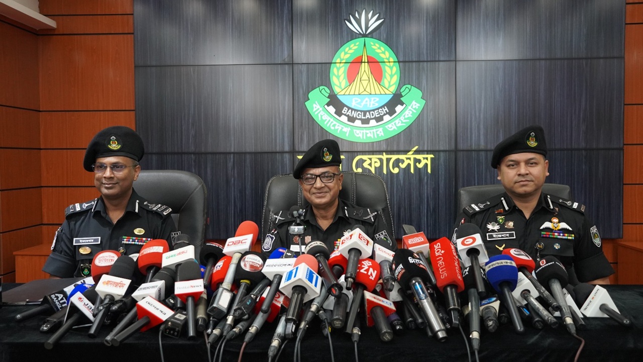 র‍্যাবের ক্রসফায়ারের বিষয়ে তথ্য চাওয়া হলে সর্বোচ্চ সহযোগিতা করা হবে: ডিজি