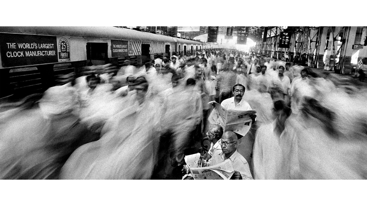 রঘুর ক্যামেরায় চার্চ গেট স্টেশন।