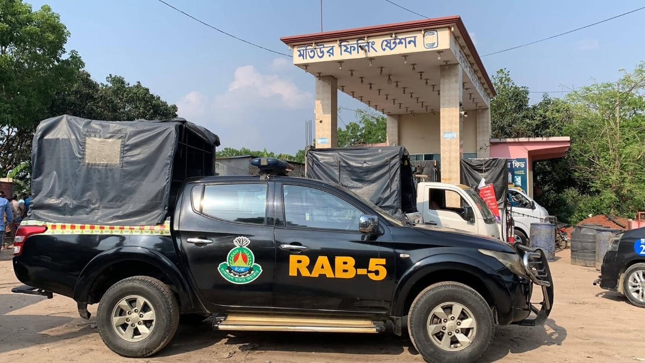 রাজশাহীতে পেট্রোল পাম্পে অনিয়ম, ২ লাখ টাকা জরিমানা