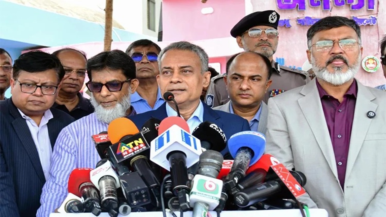 কোথাও কোথাও ২০-৫০ টাকা কম ভাড়া নেওয়া হচ্ছে: সড়কমন্ত্রী রবিউল