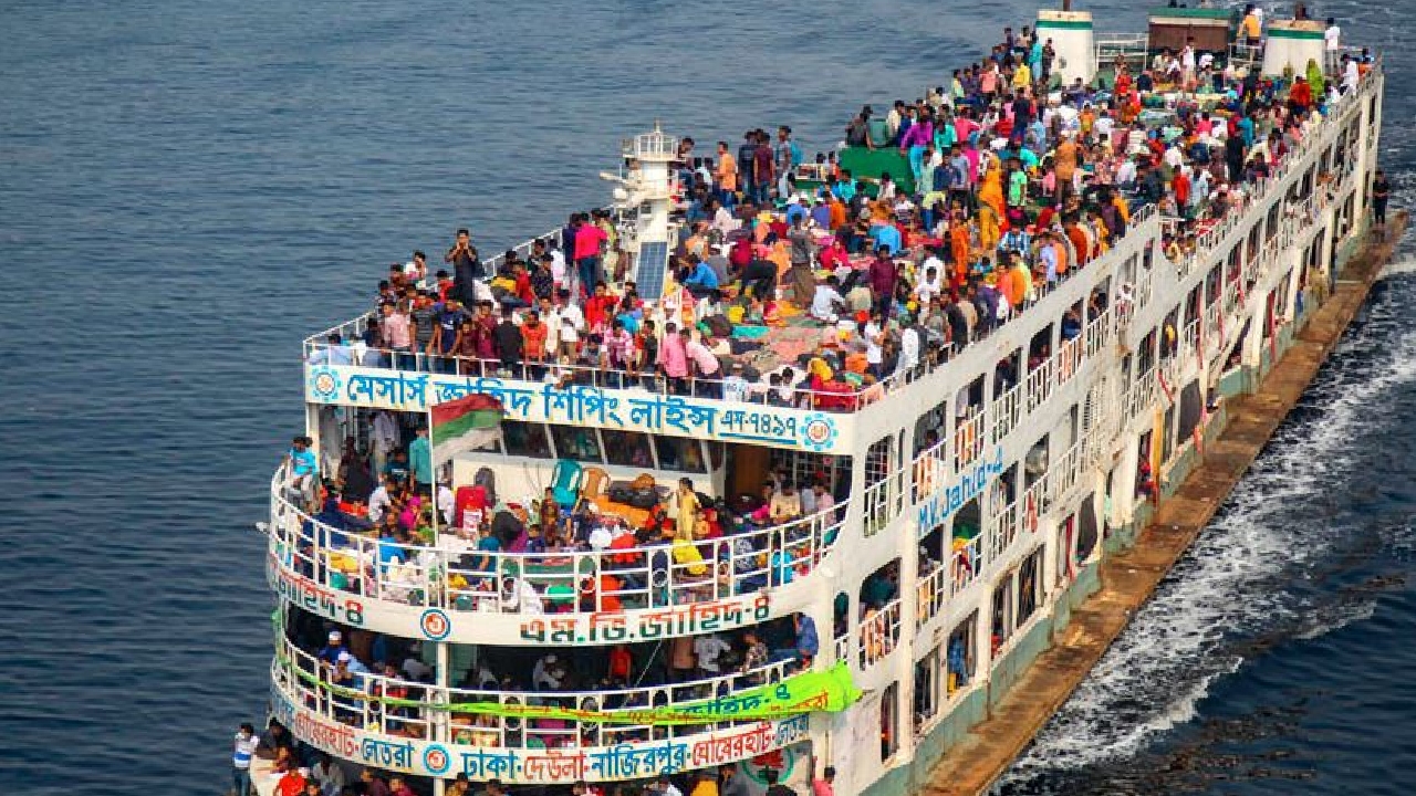 সদরঘাটে দুর্ঘটনা: দুই লঞ্চের রুট পারমিট বাতিল, তদন্তে কমিটি