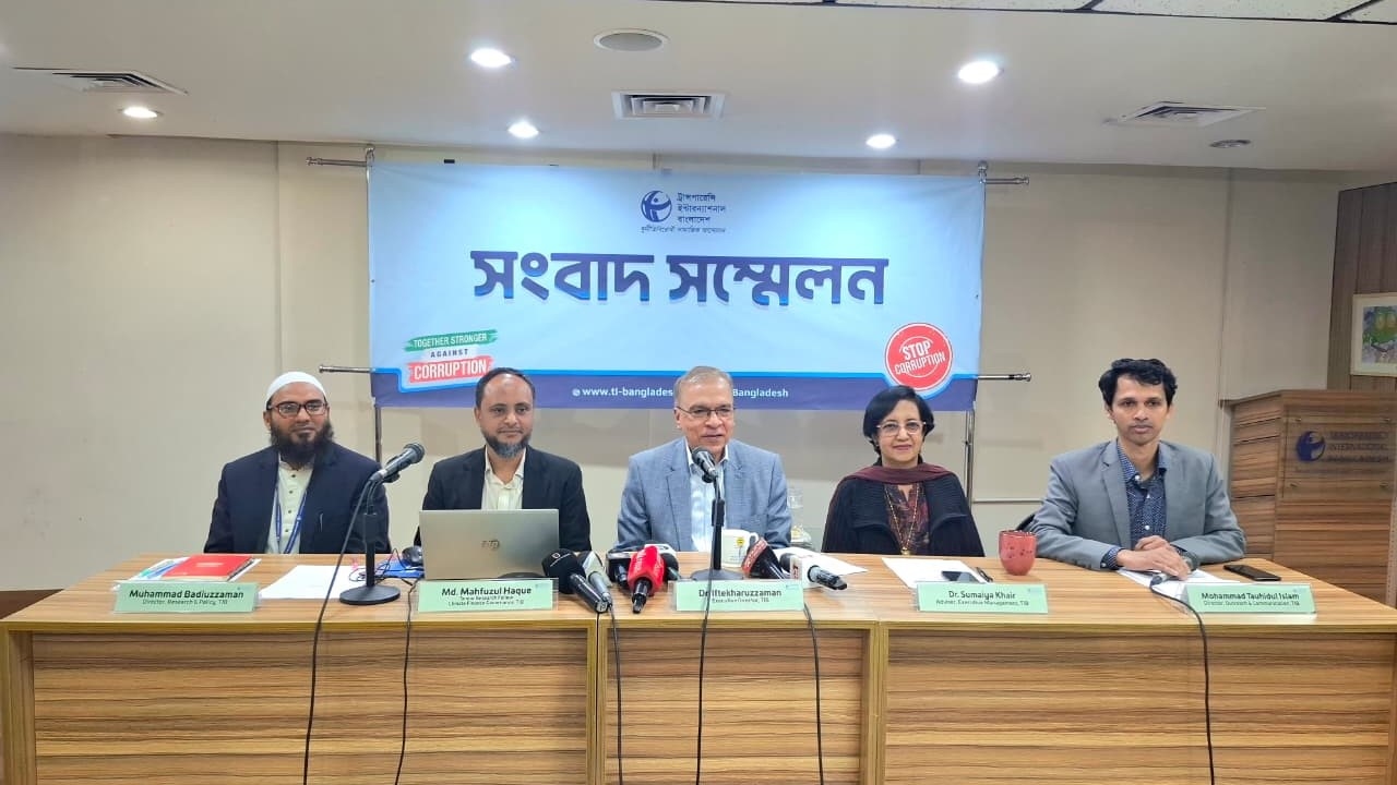 সরকারের অপরিণামদর্শী পদক্ষেপের কারণে গণভোট নিয়ে বিতর্ক সৃষ্টি হয়েছে: টিআইবি