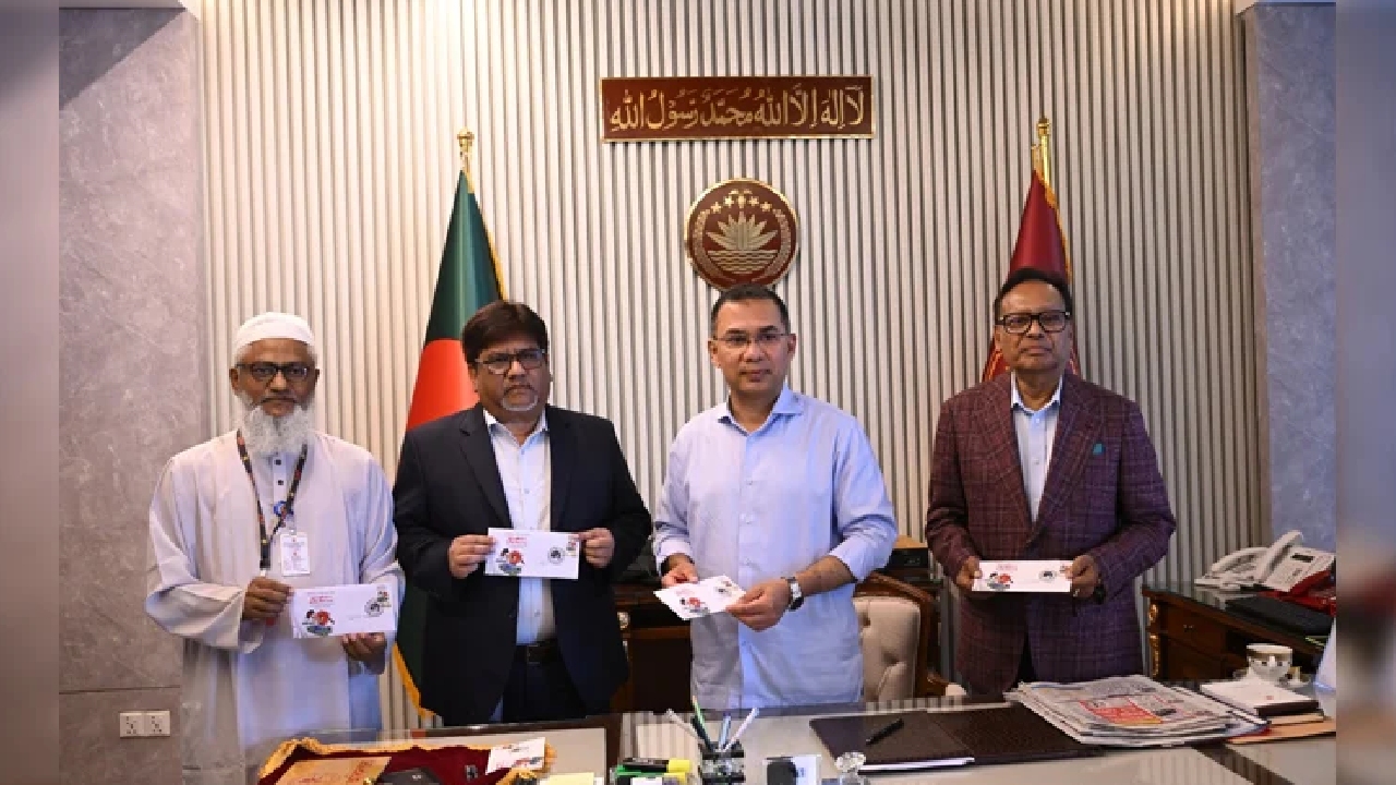 স্বাধীনতা দিবস উপলক্ষে স্মারক ডাকটিকিট উন্মোচন করলেন প্রধানমন্ত্রী