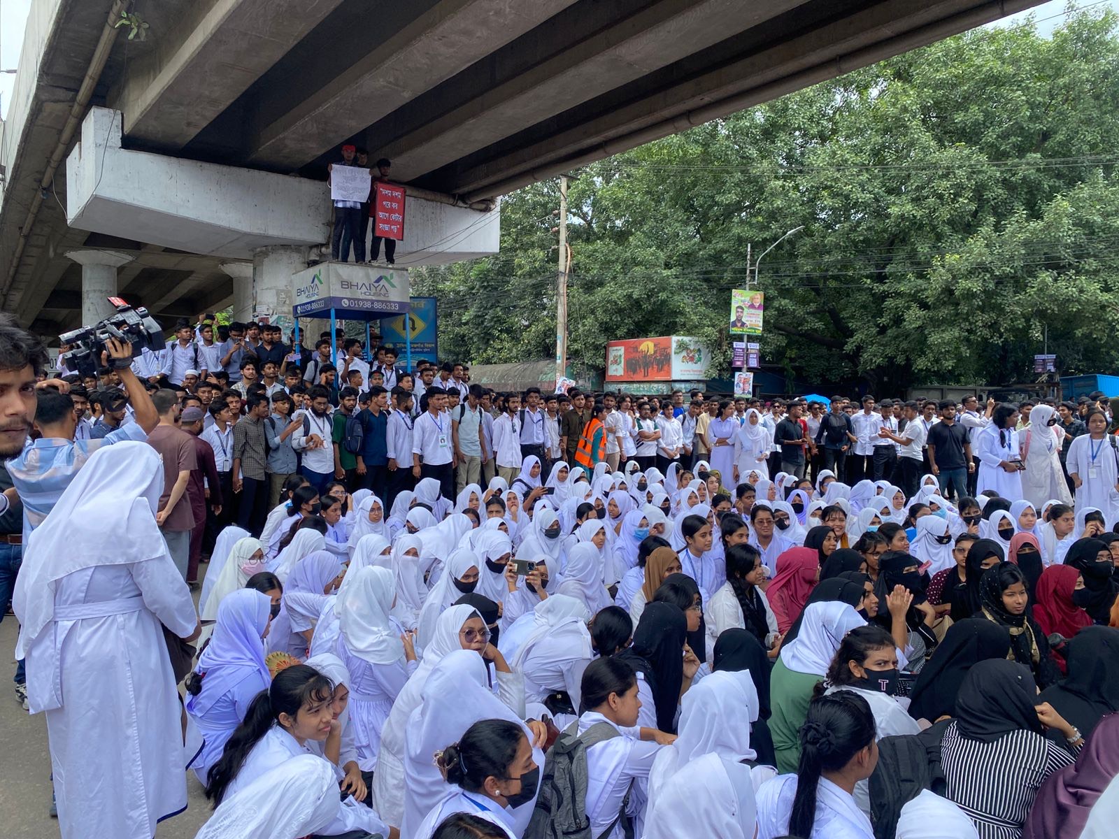 তেজগাঁওয়ের সাতরাস্তা মোড়ে সড়ক অবরোধ প্রত্যাহার কারিগরি শিক্ষার্থীদের