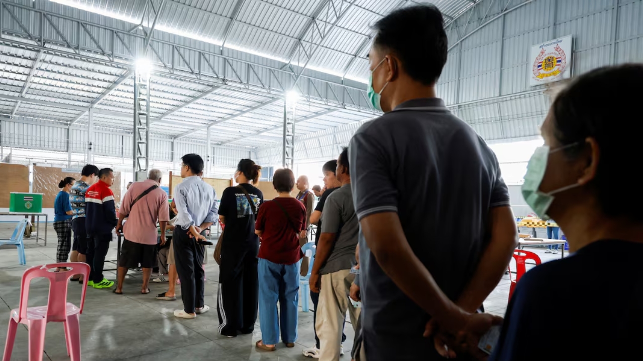 থাইল্যান্ডে নির্বাচন আজ, হচ্ছে গণভোটও