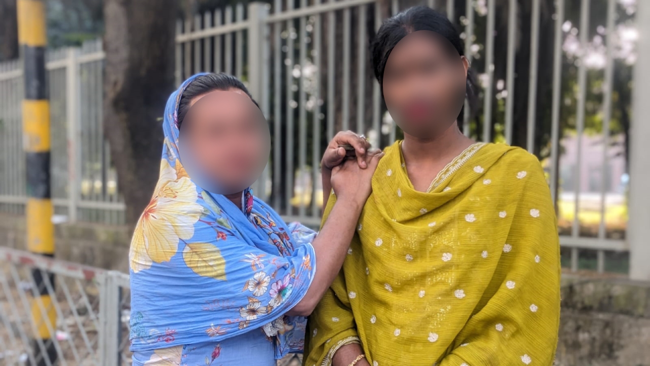 ক্রোমোজোমের ত্রুটি বা জেনেটিক কারণে যে ব্যক্তিদের নারী বা পুরুষ কোনো শ্রেণিতে অন্তর্ভুক্ত করা যায় না, তারা হিজড়া। ছবি: চরচা
