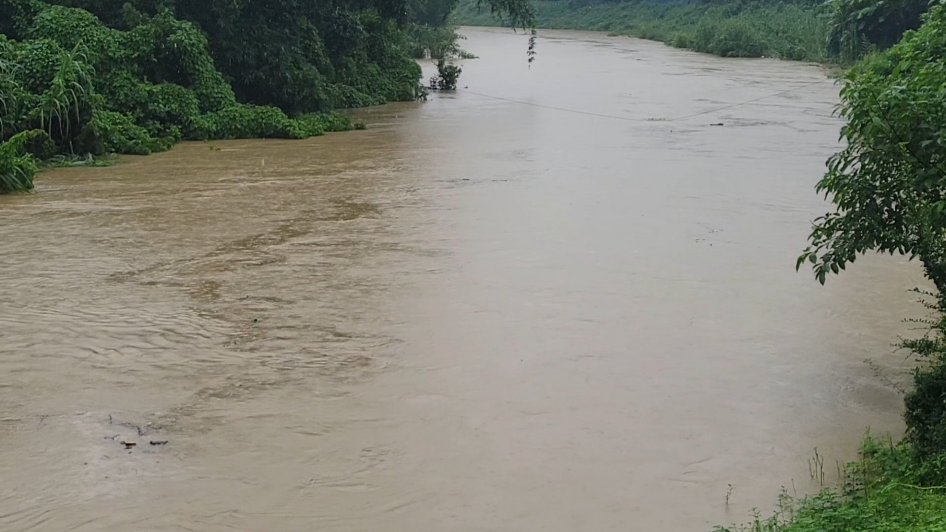 পাহাড়ি ঢলে কাঁপছে ফেনীর তিন নদী, নির্ঘুম লাখো মানুষ