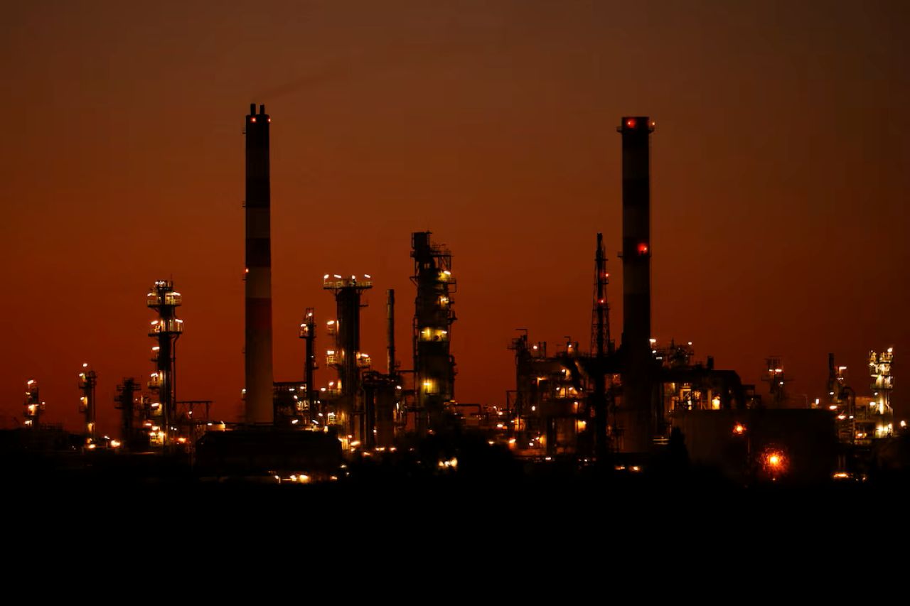 বিশ্ববাজারে তেলের দাম বেড়ে ১১৬ ডলার