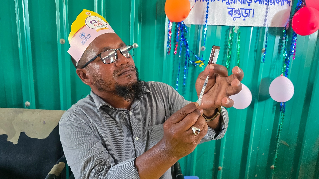 হামের বিস্তার, চরের অসহায়তা, চলছে টিকাদানের লড়াই