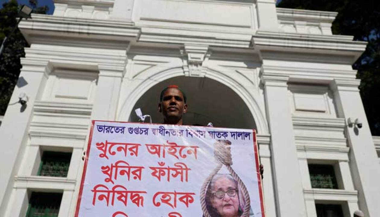 পাঁচ মিনিটে পুড়িয়ে হত্যার ঘটনায় রায় দিতে লেগেছে দেড় বছর: শহীদ সাজ্জাতের মা