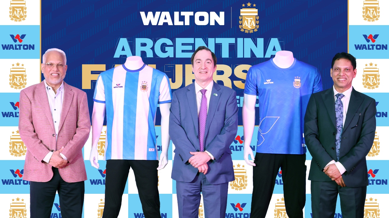 বাংলাদেশে প্রথম আর্জেন্টিনার ফ্যান জার্সি উন্মোচন করল ওয়ালটন