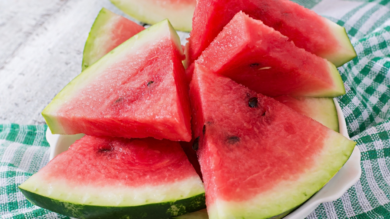 ভরা পেটে তরমুজ খেলে কী হয়?