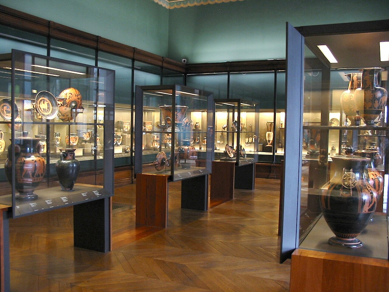 কেন চুরি হয়নি ল্যুভ জাদুঘরের সবচেয়ে দামি রত্ন?