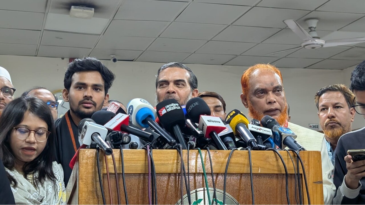 প্রশাসন বিএনপির পক্ষে কাজ করছে: আসিফ মাহমুদ