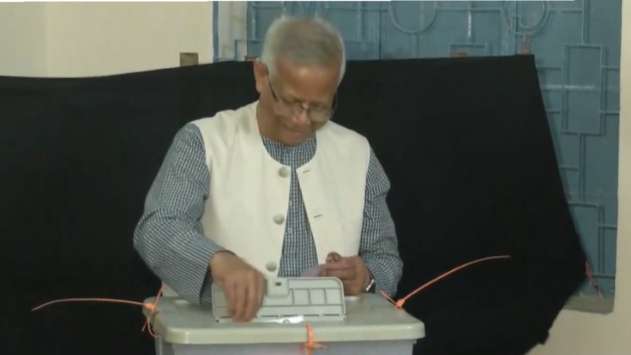 ভোট দিলেন প্রধান উপদেষ্টা