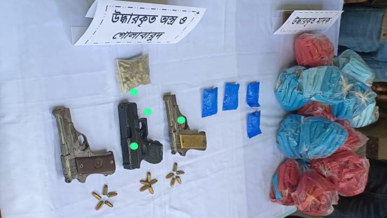 রাজধানীতে অস্ত্র-মাদকসহ তিন সন্ত্রাসী গ্রেপ্তার