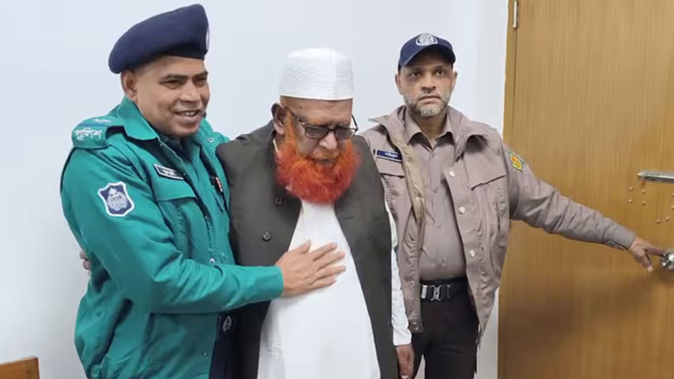 আত্মসমর্পণ করেছেন যুদ্ধাপরাধে মৃত্যুদণ্ডপ্রাপ্ত আবুল কালাম আজাদ