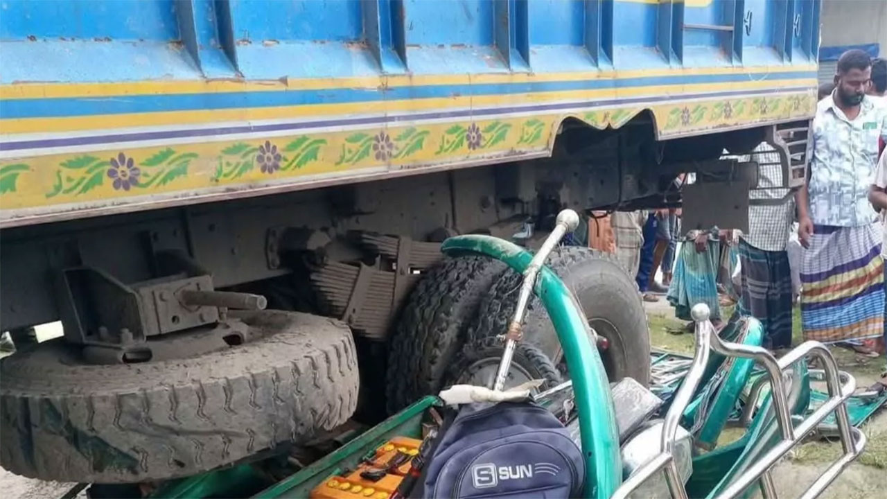 ময়মনসিংহে ট্রাকচাপায় অটোরিকশার ৩ যাত্রী নিহত