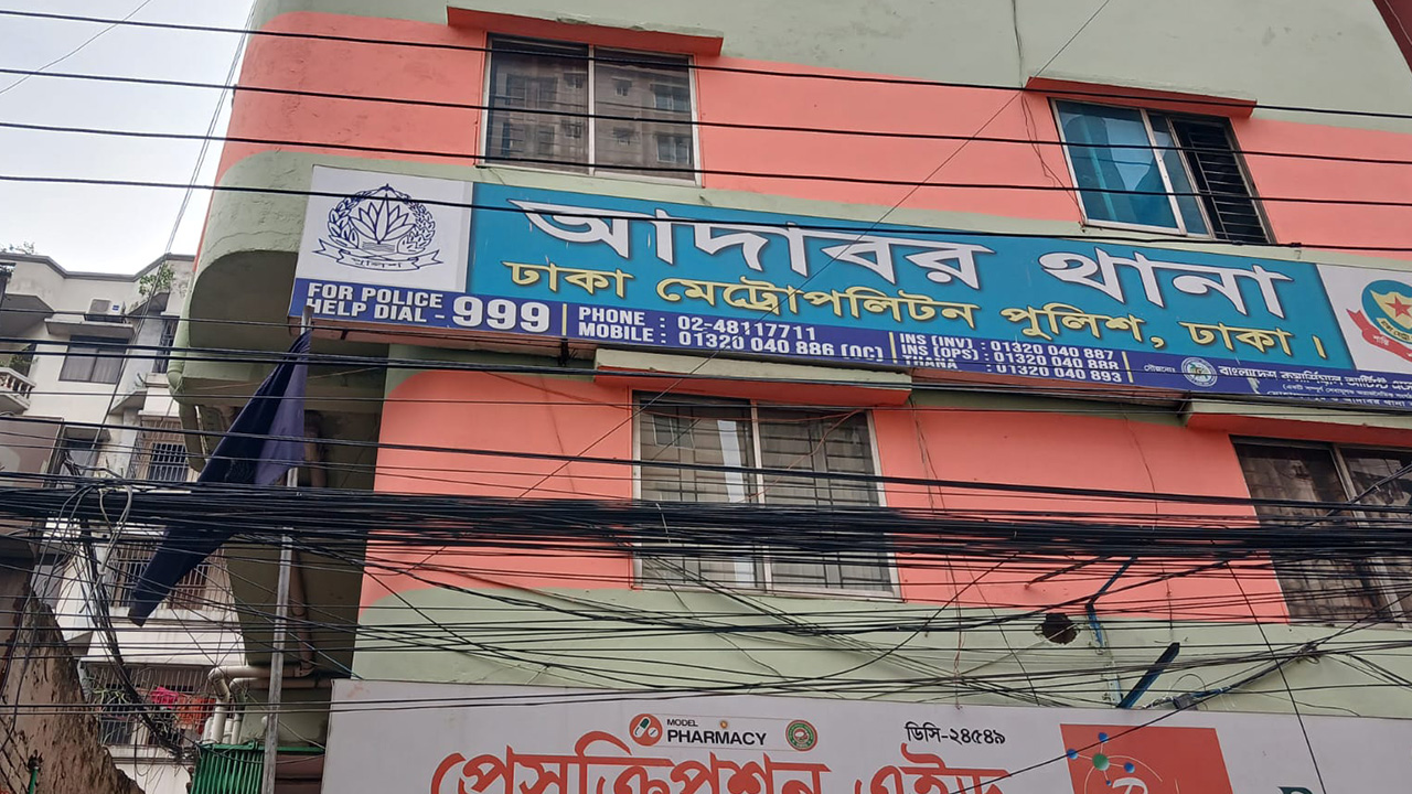 রাজধানীতে পুলিশের ওপর হামলা, আহত এসআই যা বলছেন