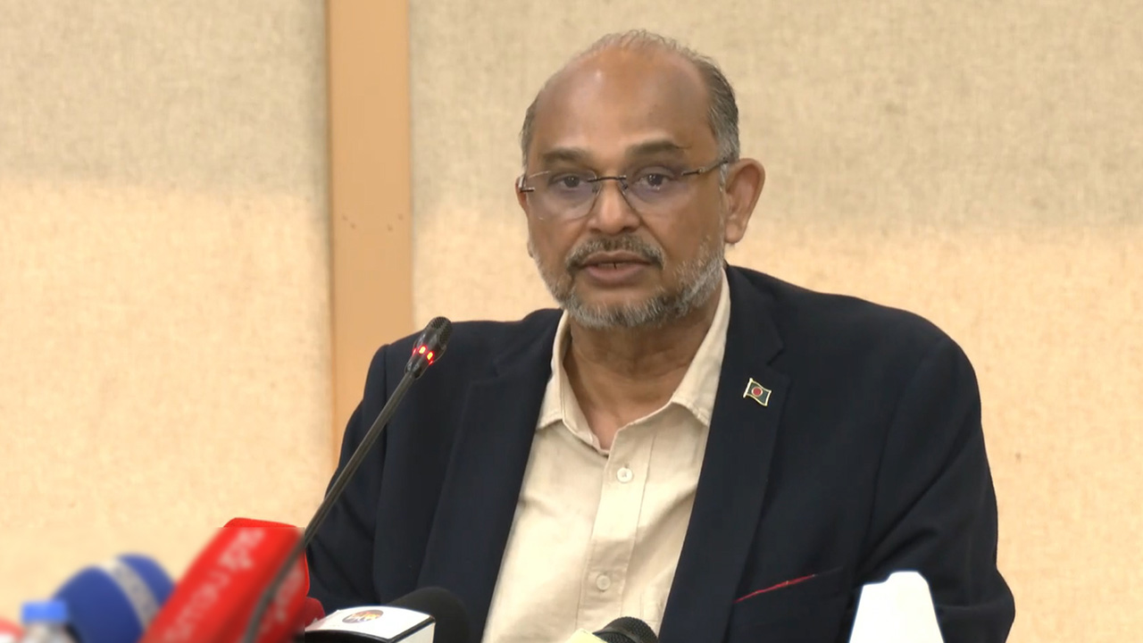 সরকারের টাকা ছাপানোর প্রচারকে ‘গালগল্প’ বললেন অর্থ  উপদেষ্টা