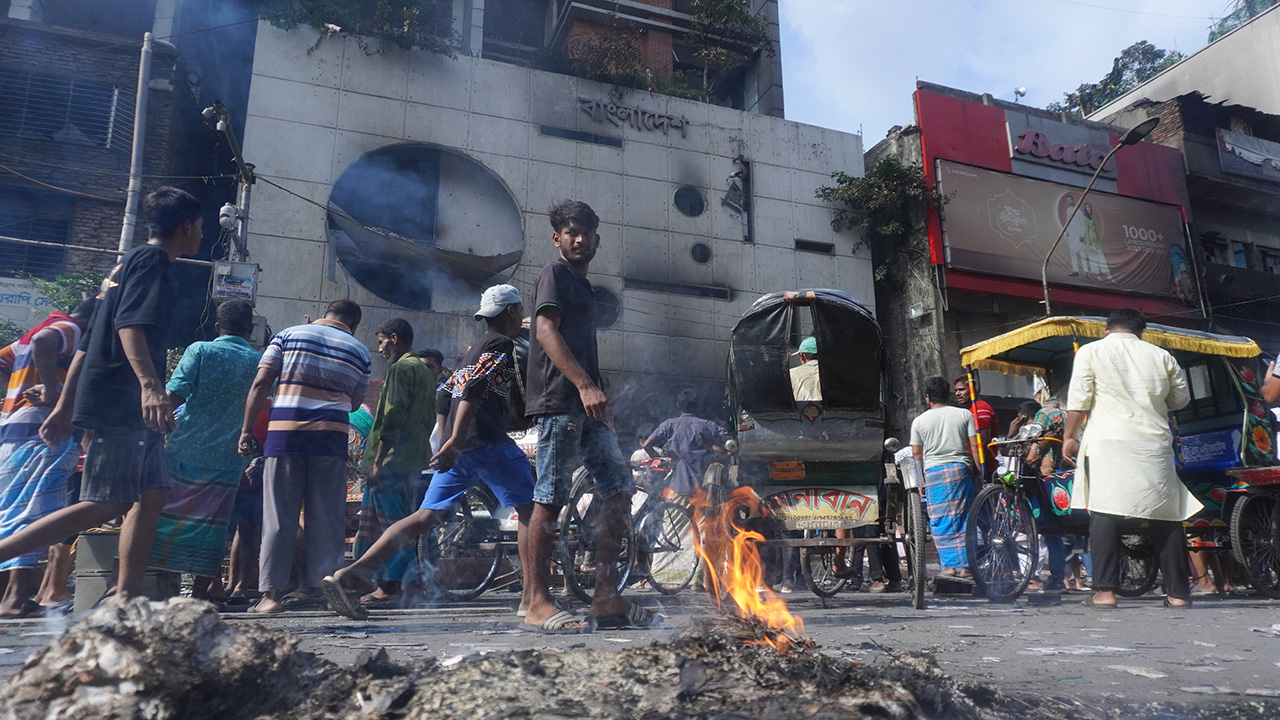 আওয়ামী লীগ ‘নিষিদ্ধ’ থাকায় বিএনপির কী লাভ