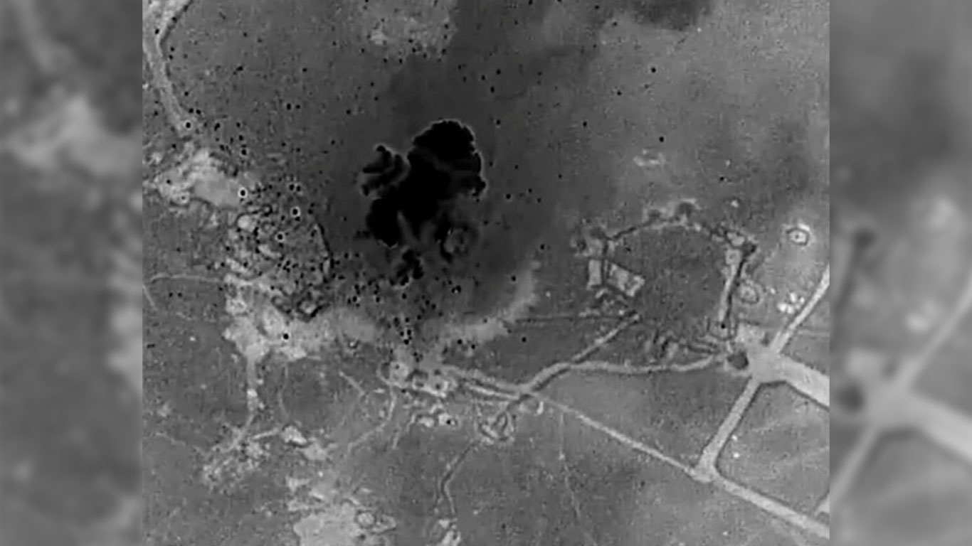 সিরিয়ায় আইএসের বিভিন্ন লক্ষ্যবস্তুতে আমেরিকার ’ব্যাপক’ হামলা