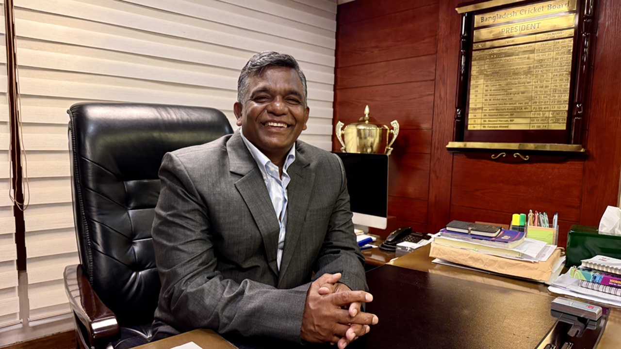 যে কোনো সময় ভেঙে যাবে আমিনুল ইসলামের বোর্ড?