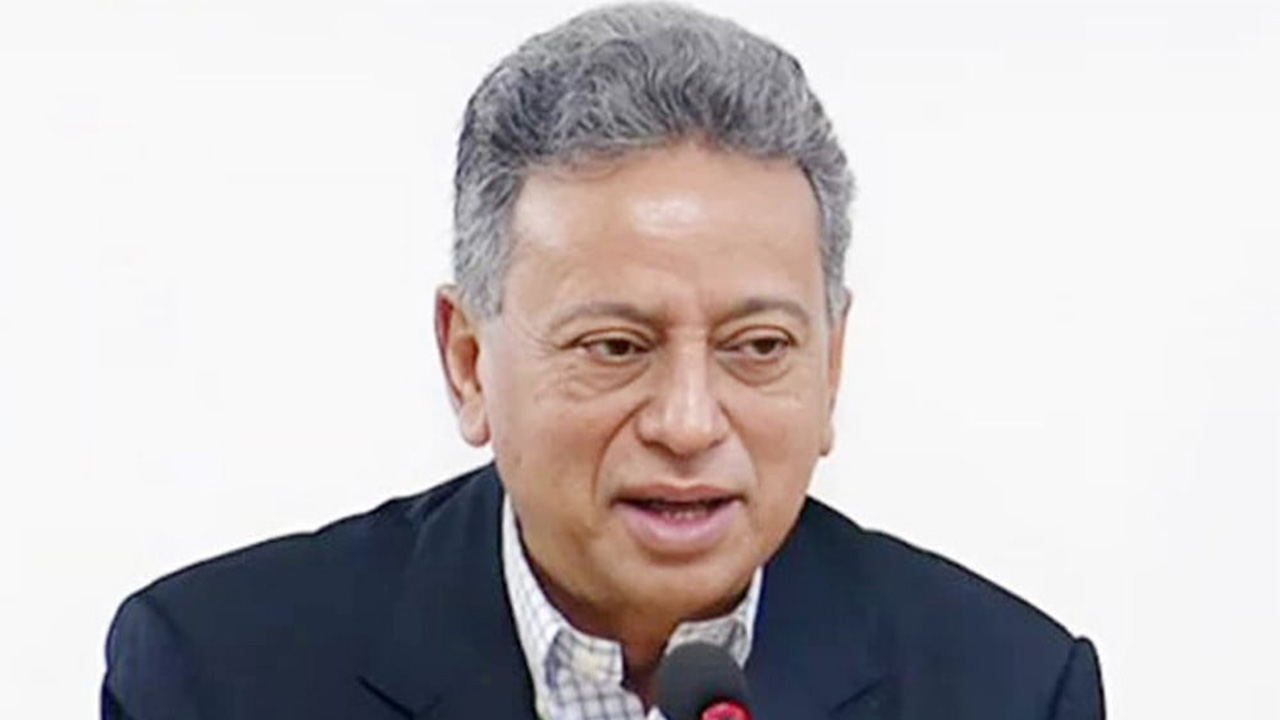 কথায় কথায় দাবি নিয়ে রাস্তায় যাবেন, সেটা হবে না: আমীর খসরু