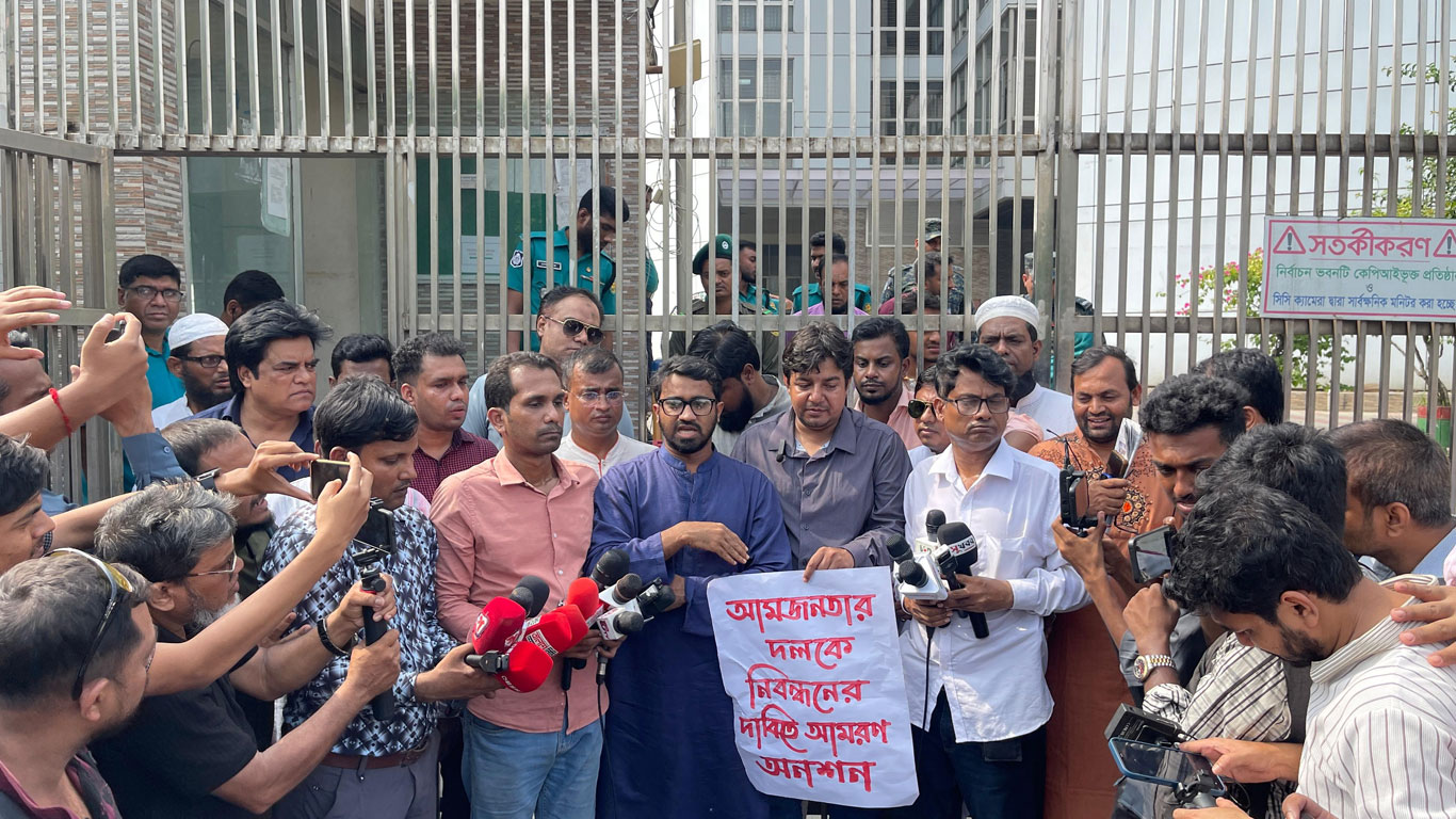 আমজনতার তারেকের পাশে রাশেদ খাঁন